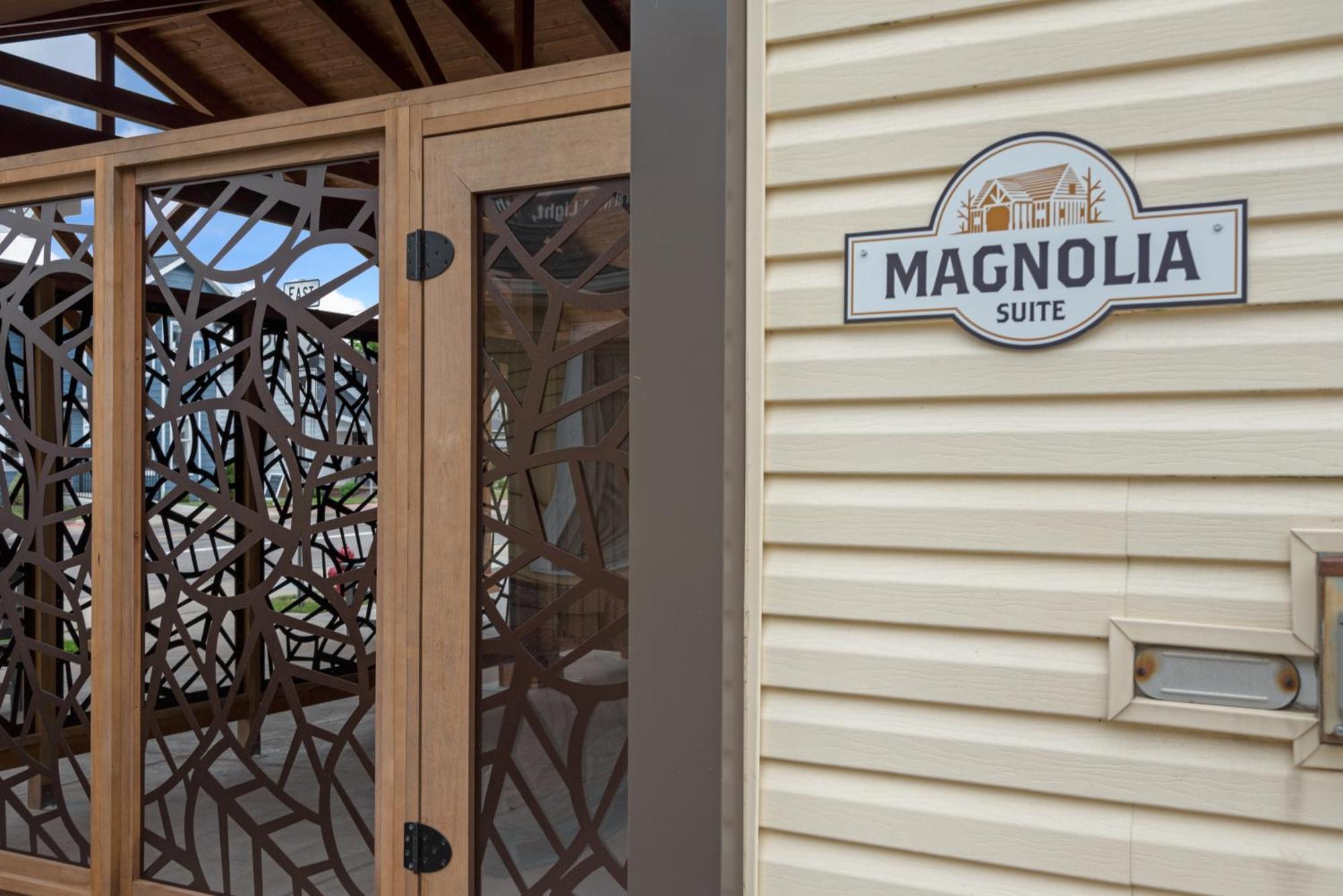 Magnolia Suite - Main Street Lodge In バーリン エクステリア 写真